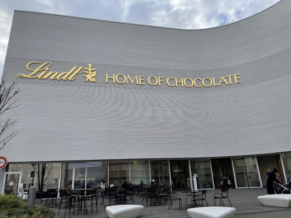 Visitando a Fábrica da Lindt na Suíça - Caçando Destinos